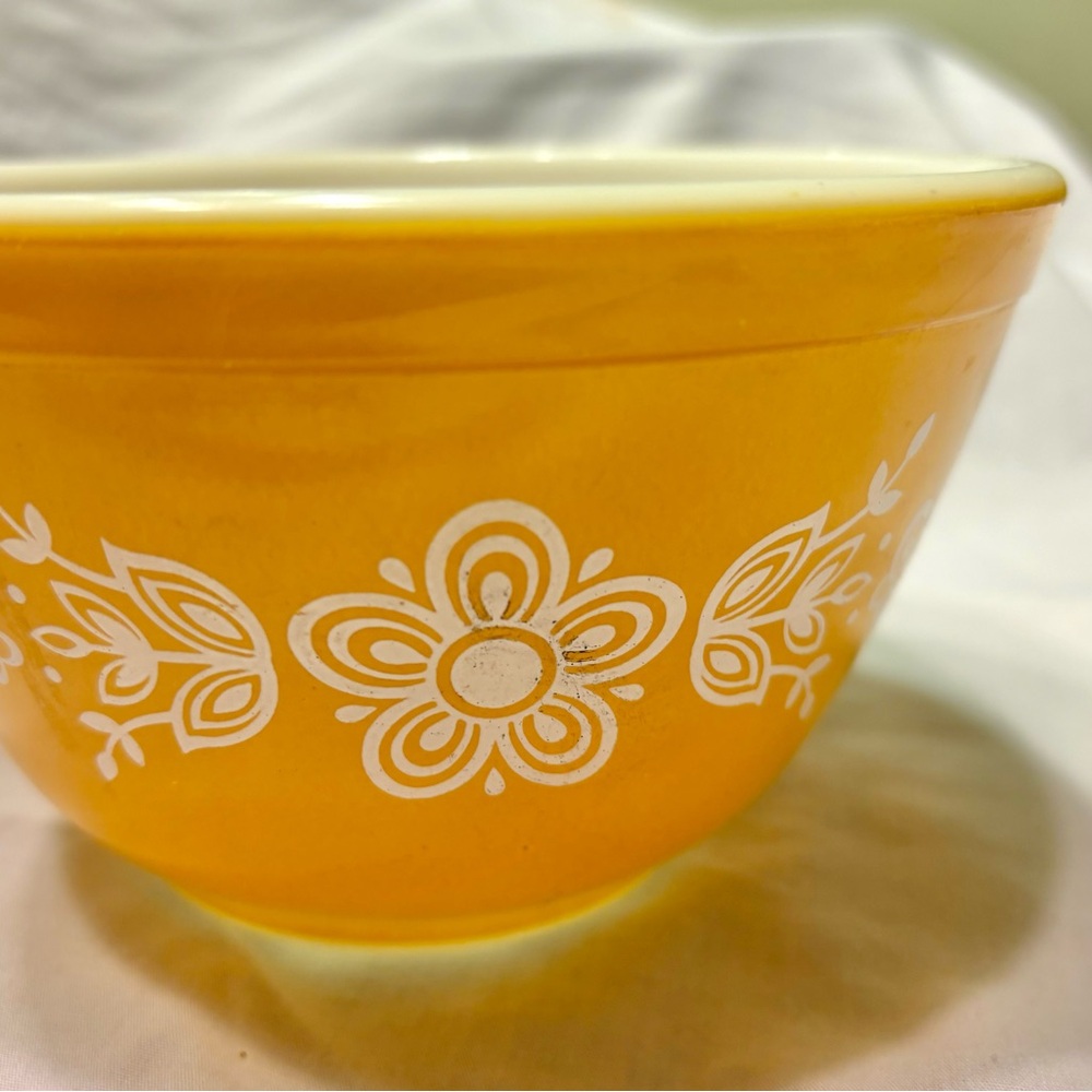 Vintage Gold and White Butterfly 1 1/2 Pint Pyrex Bowl